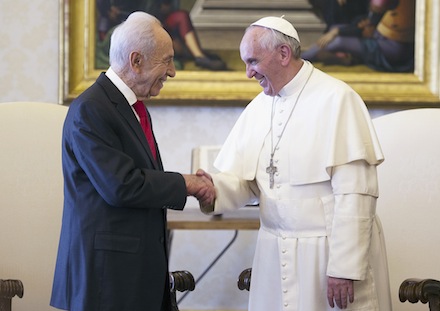 http://www.theunhivedmind.com/UHM/pics/peres-and-pope.jpg
